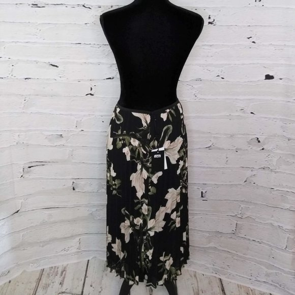 DKNY Pleated Circle Skirt - Picture 4 of 7